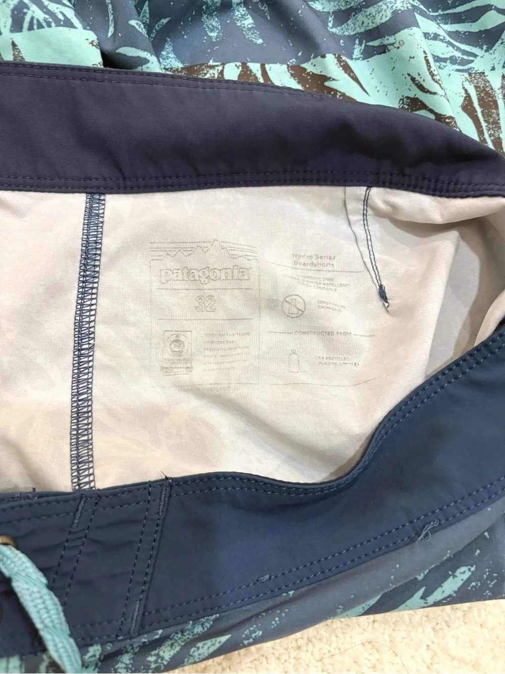 Patagonia Men's Hydropeak Tropical Board Swim Shorts Size 32